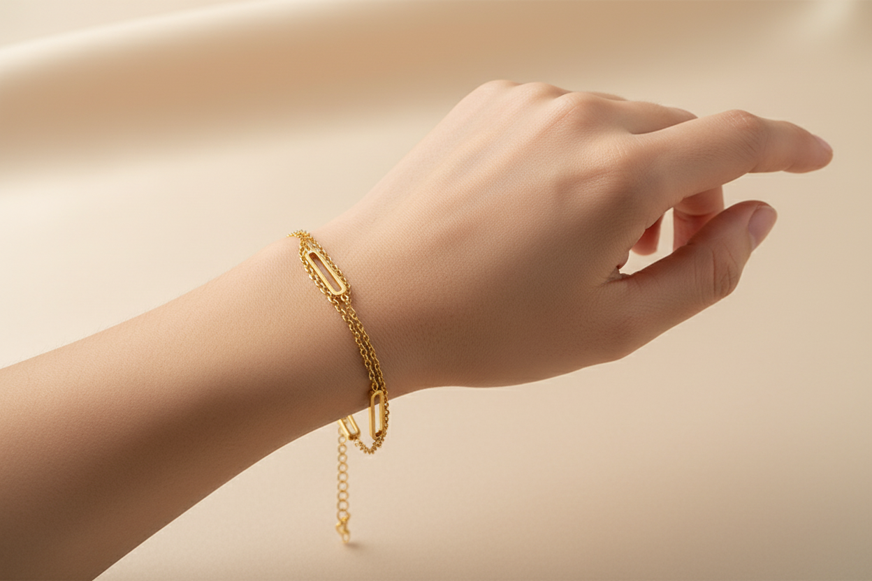 Minimalist Chain Bracelet on Model Hand